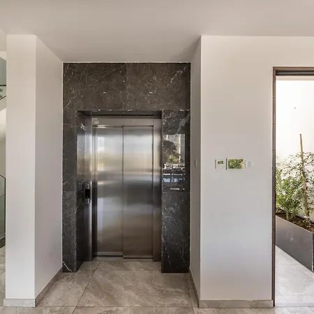 Fig Tree Bay Residences 7 וילה פרוטאראס
