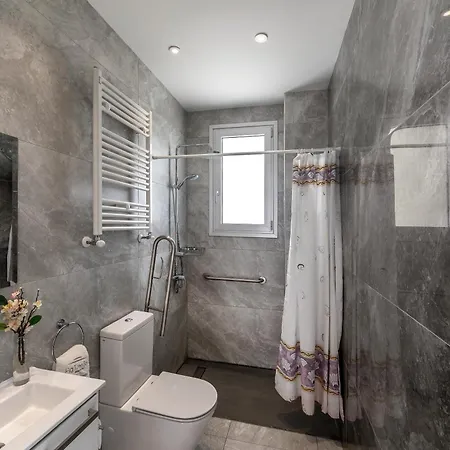 Willa Fig Tree Bay Residences 7 *