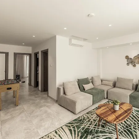 Willa Fig Tree Bay Residences 7 *