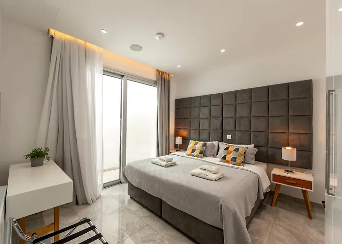 Fig Tree Bay Residences 7 *